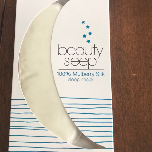 Sleep Mask in 100% Mulberry Silk. Color is ivory. - Picture 2 of 3